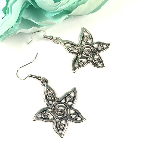 Hollow Flower Dangle Earrings - Picture 5 of 6